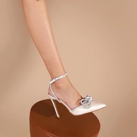 🥚 IVORY BRIDAL RHINESTONE SPARKLY GEM BOW ANKLE STRAP SATIN POINTED TOE HEELS - Picture 2 of 7